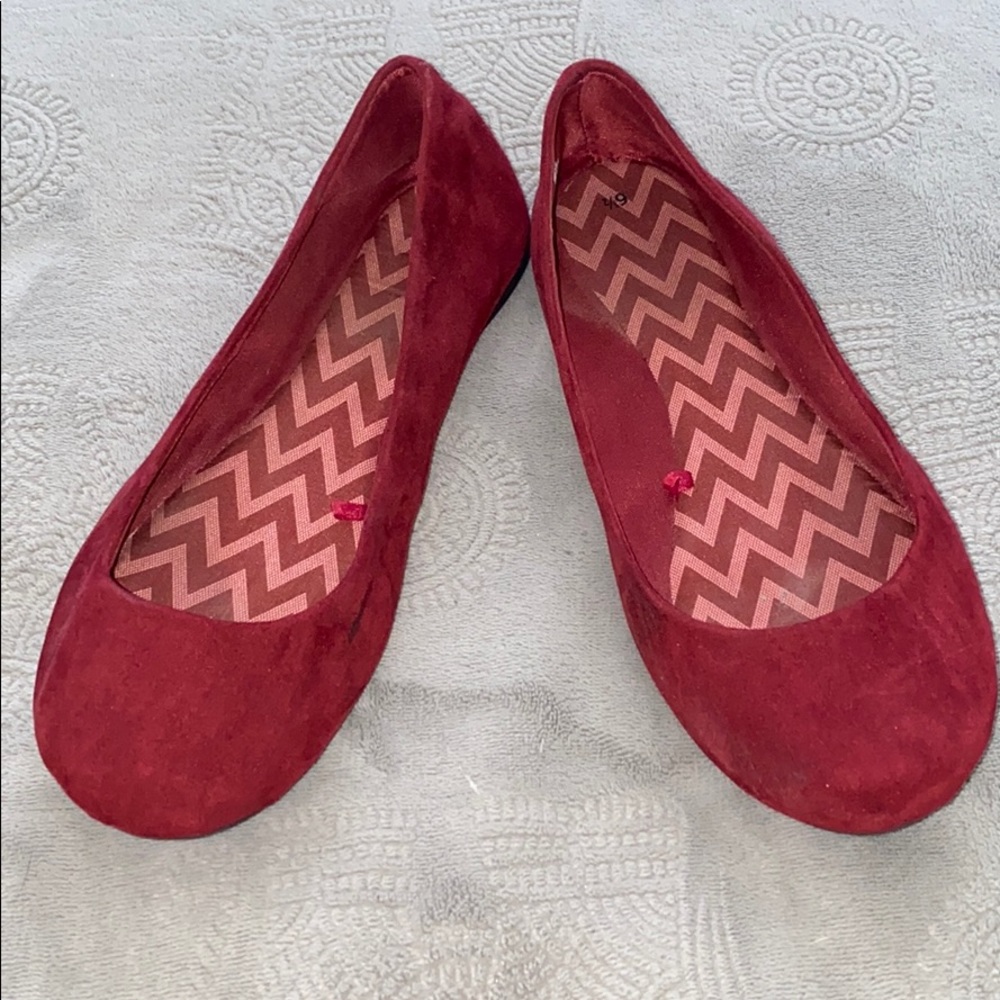Red flats - Picture 2 of 3